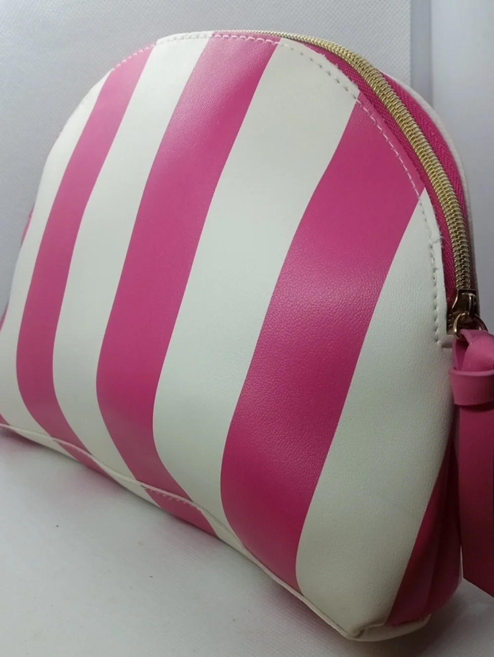ELIZABETH ARDEN MAKE UP BAG